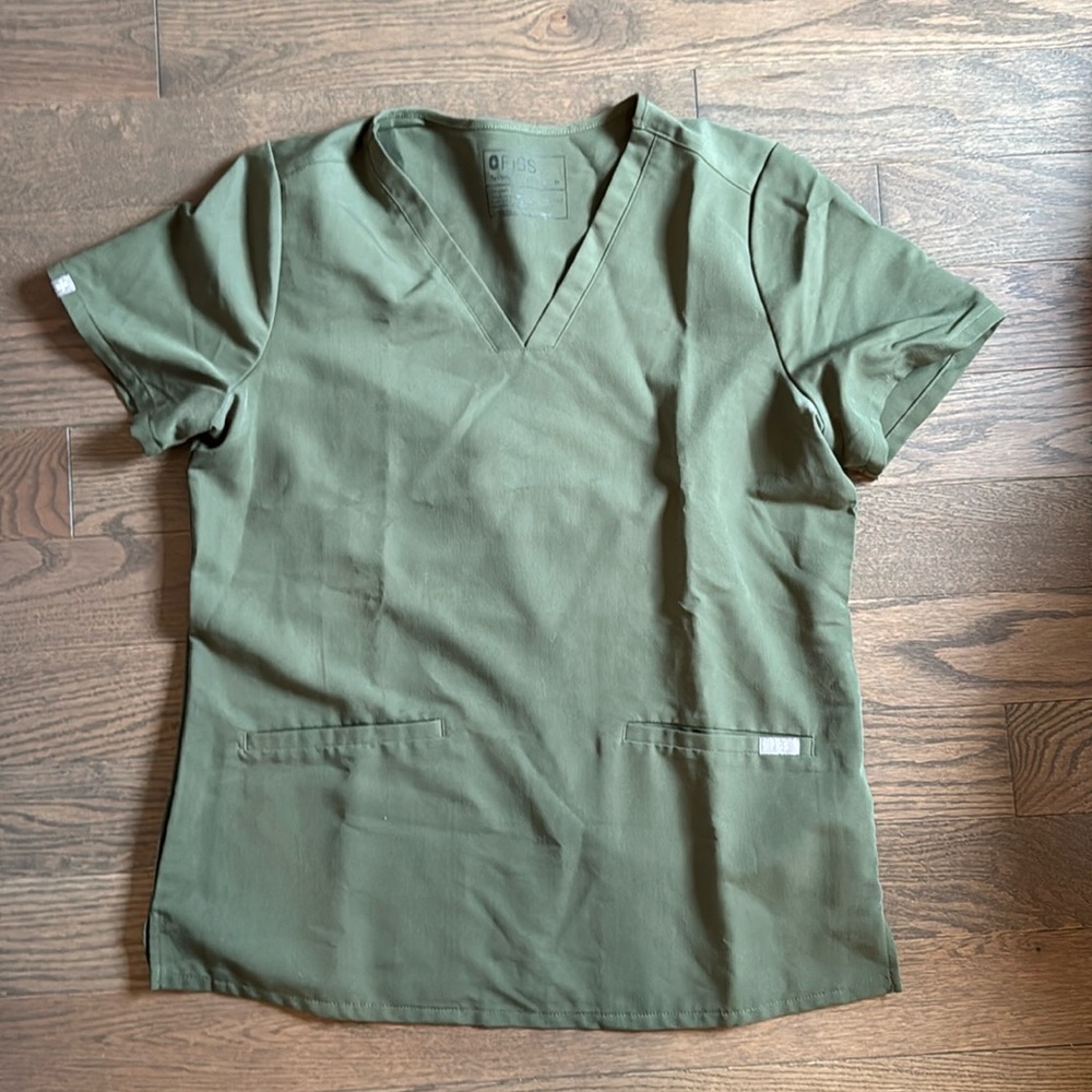 Figs scrub top